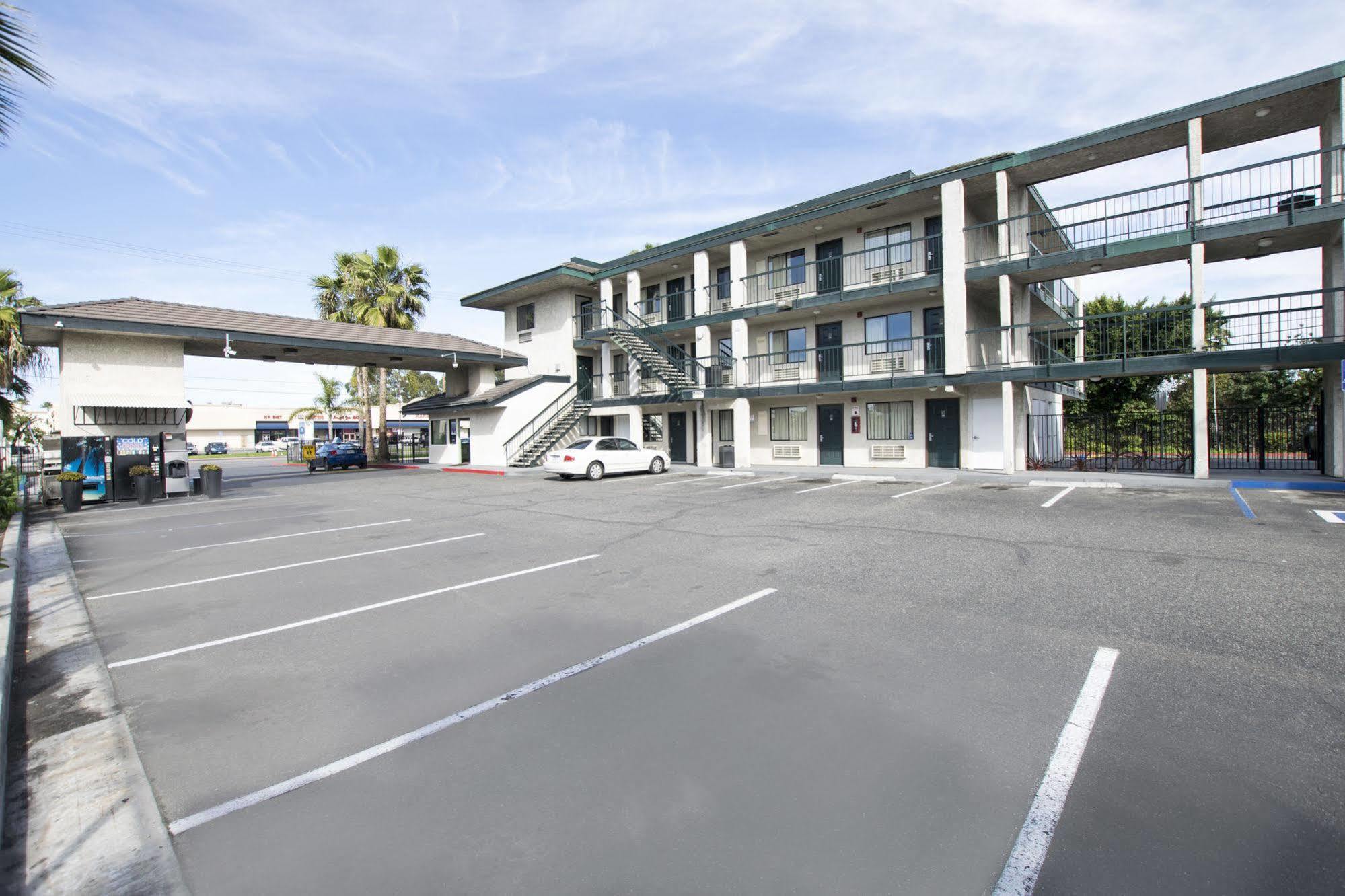 Morada Inn Westminster Exterior foto